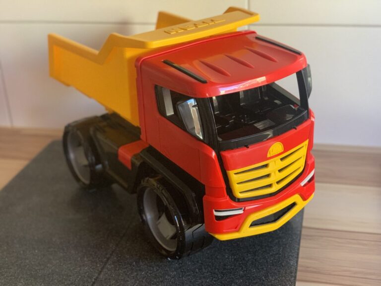 Titan von Lena Spielwaren im Test