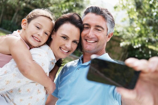 Die Kunst des Angebens: Wenn andere Eltern dir ihre „Superkinder“ vorstellen