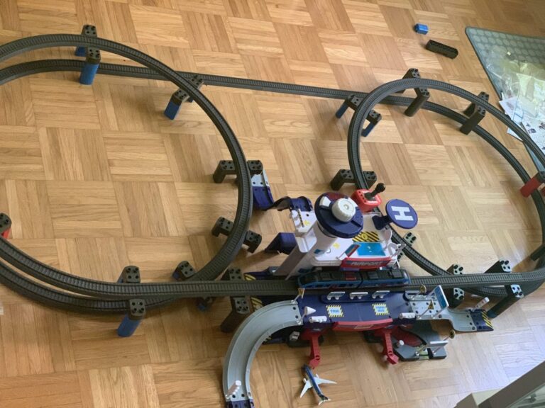 Märklin Hochbahn und Airport im Test