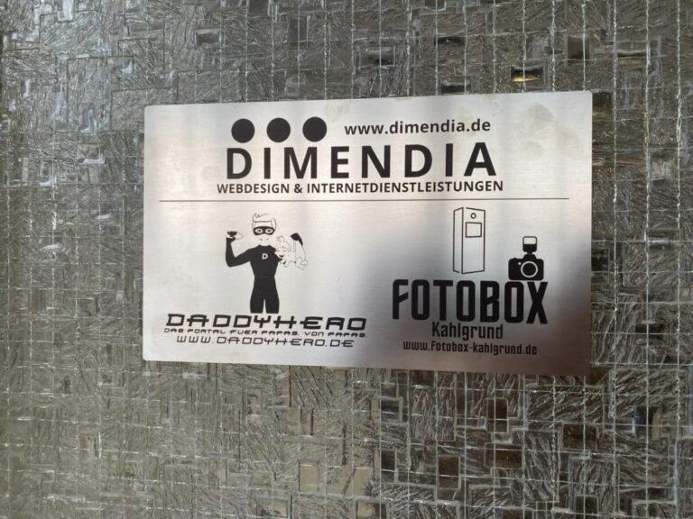 Gravierte Schilder von SchildDirect im Test – Werbung